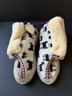 Lilka Slippers Llama Tapestry Sherpa Lining Suede Bottom Womens Size 9 Boho New